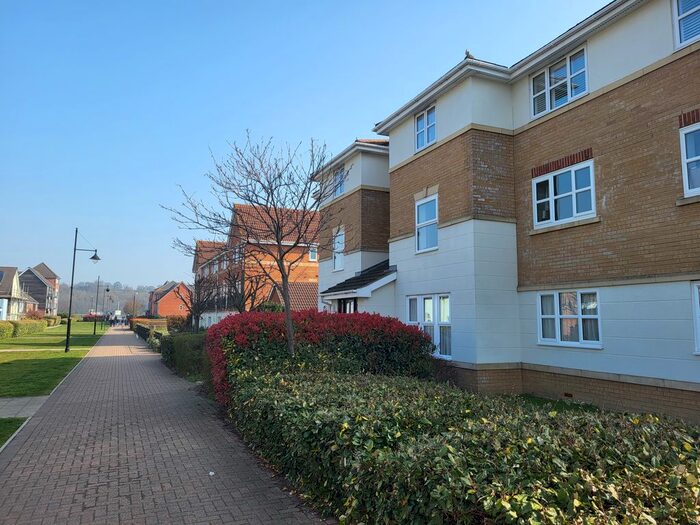 2 Bedroom Flat To Rent In Island Way East, St. Marys Island, Chatham, ME4