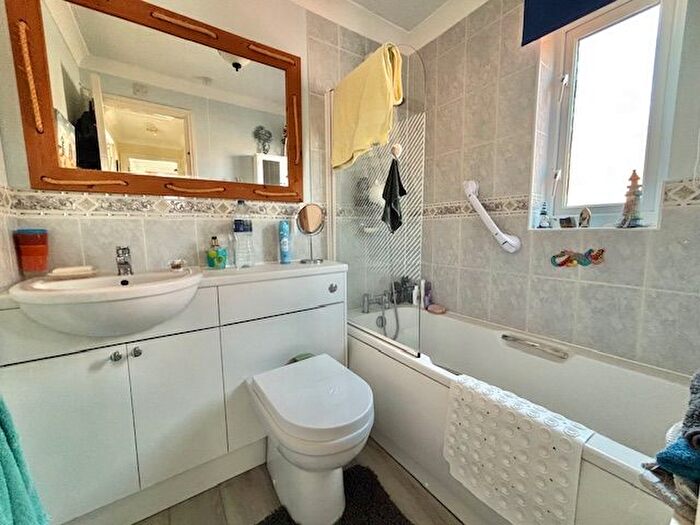 3 Bedroom Detached House For Sale In Grafton Road, Selsey, PO20