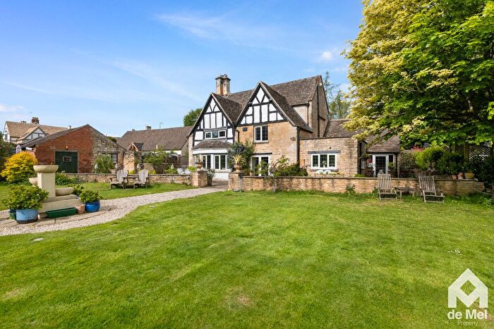 4 Bedroom Detached House For Sale In Broadway Road, Winchcombe, GL54