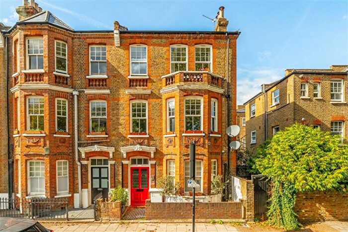 2 Bedroom Flat For Sale In Hackford Road, Stockwell, SW9