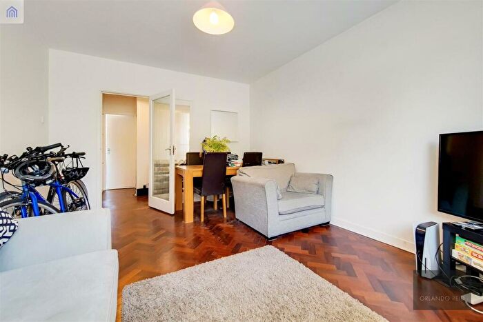 2 Bedroom Apartment To Rent In Nightingale Lane, Clapham South, SW12