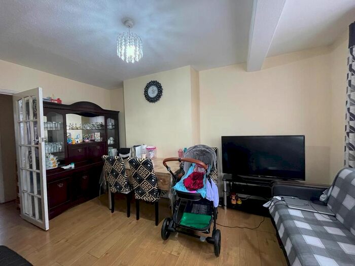 2 Bedroom Flat For Sale In Sussex Road, London, E6