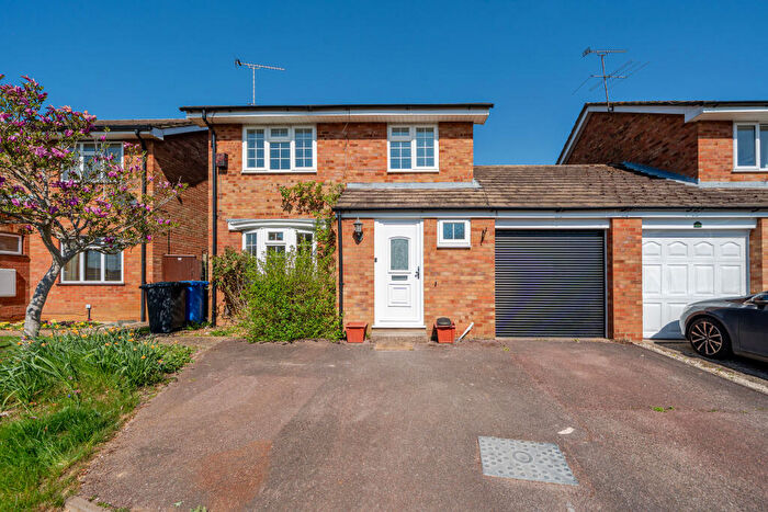 3 Bedroom Link Detached House To Rent In Bissley Drive, Maidenhead, SL6