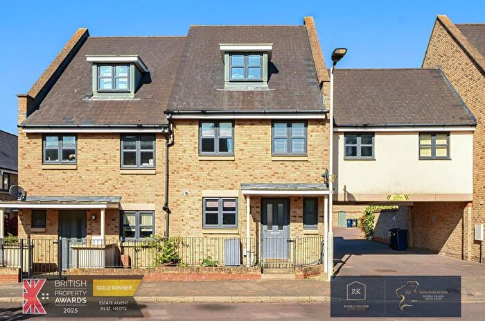 5 Bedroom Terraced House For Sale In Fox Brook, St. Neots, PE19
