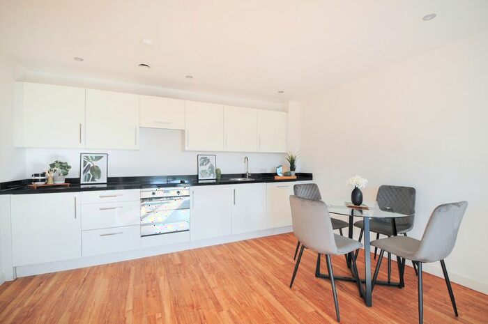 2 Bedroom Flat For Sale In Elmira Way, Salford, M5