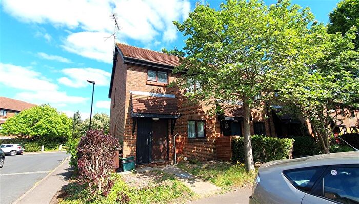 3 Bedroom End Of Terrace House To Rent In Brookside Close, Feltham, TW13