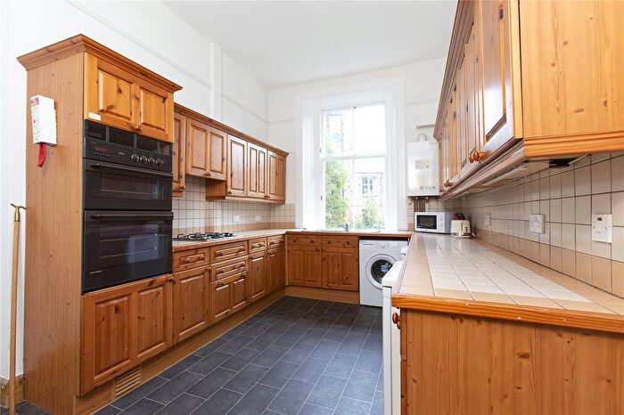 3 Bedroom Flat To Rent In Comiston Road, Edinburgh, EH10