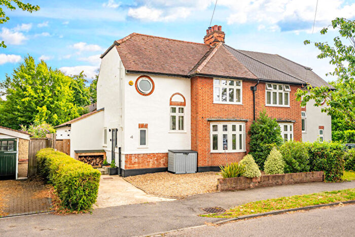 3 Bedroom Semi-Detached House For Sale In Selwyn Avenue, Hatfield, Hertfordshire, AL10