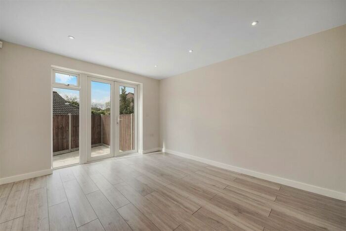 2 Bedroom Apartment To Rent In South Vale, Harrow, HA1