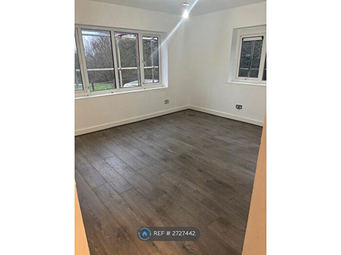 2 Bedroom Flat To Rent In Arosa Drive, Birmingham, B17