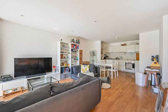 2 Bedroom Flat To Rent In Sargasso Court, Bow, London, E3