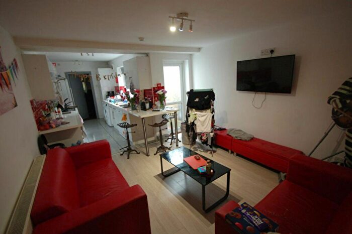 5 Bedroom House To Rent In Florence Buildings, B29