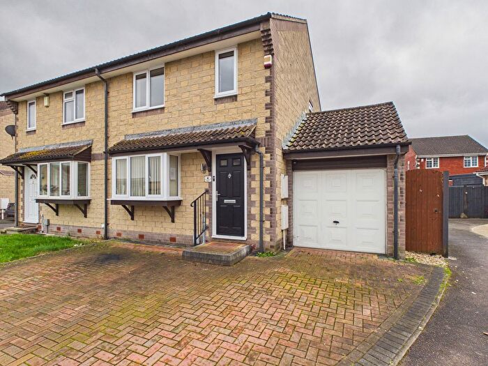 3 Bedroom Semi Detached House For Sale In Hazelwood Drive, Bridgwater, TA6