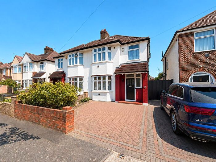 3 Bedroom Semi Detached House For Sale In Hogarth Gardens, Heston, TW5