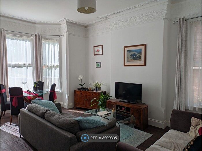 2 Bedroom Flat To Rent In Gorsey Road, Nottingham, NG3