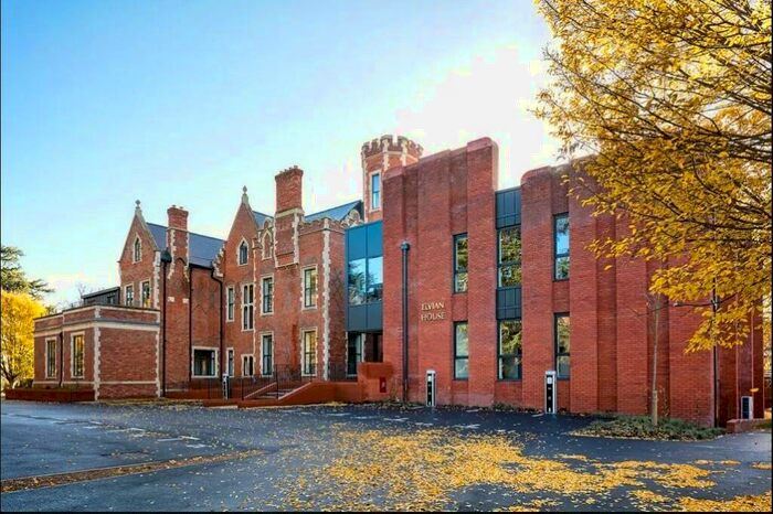 1 Bedroom Apartment For Sale In Nixey Close, Slough, Berkshire, SL1