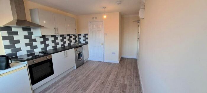 Studio To Rent In High Street, Strood, Rochester, ME2