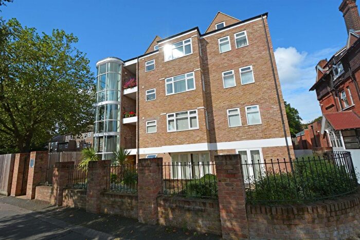2 Bedroom Flat To Rent In Hermon Hill, Wanstead, E11
