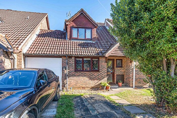3 Bedroom Semi Detached House For Sale In Pettys Brook Road, Chineham, Basingstoke, RG24