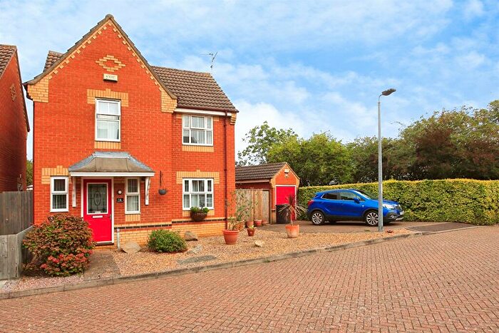 3 Bedroom Detached House For Sale In Redwing Close, Stanground, Peterborough, PE2
