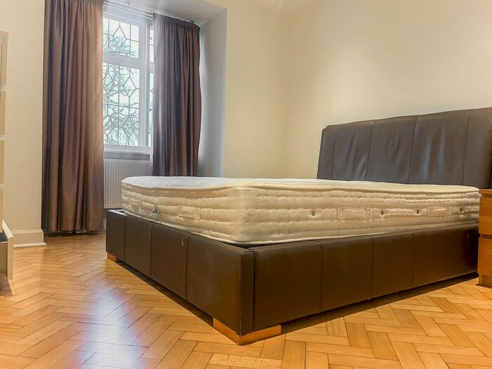 2 Bedroom Flat To Rent In Cambridge Park, Twickenham, TW1