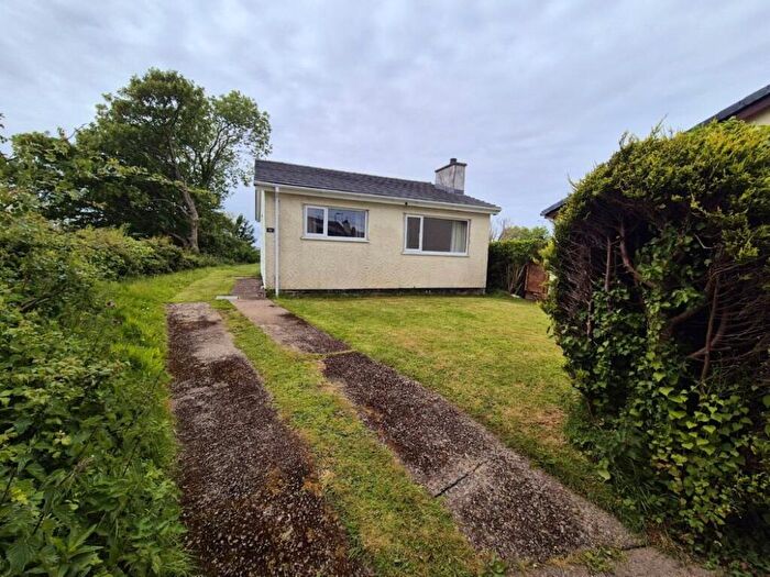 2 Bedroom Bungalow For Sale In Tyn Cwrt, Brynsiencyn, Anglesey, LL61