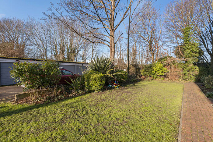 2 Bedroom Apartment For Sale In West Barnes Lane, New Malden, Raynes Park, KT3