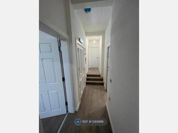 3 Bedroom Flat To Rent In Granville Terrace, Edinburgh, EH10