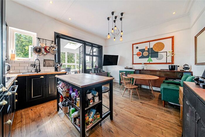 3 Bedroom Flat For Sale In Seymour Villas, London, SE20