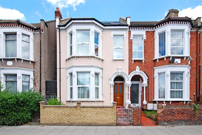 3 Bedroom Flat To Rent In Tooting Bec Road, Tooting, London, SW17