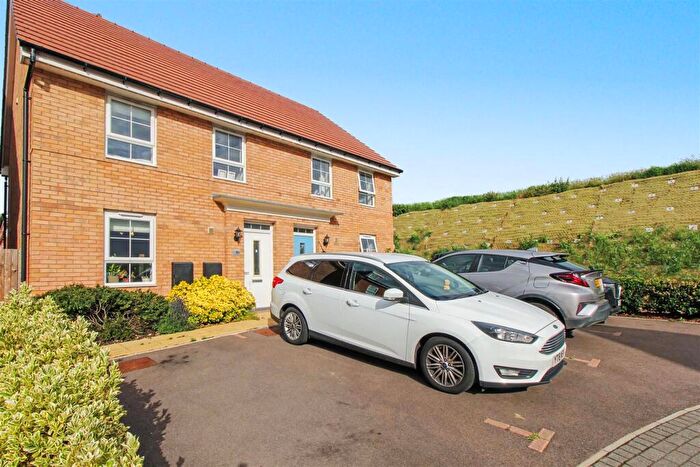 3 Bedroom Semi-Detached House For Sale In Wagtail Way, Thrapston, NN14