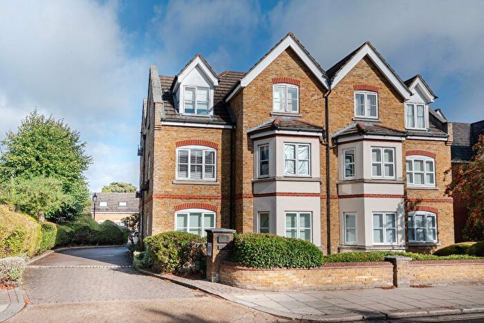 2 Bedroom Flat For Sale In Grace Court, Hampton Road, Twickenham, TW2