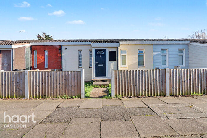 4 Bedroom Terraced House For Sale In Rivertons, Basildon, SS16