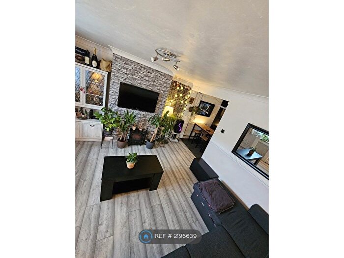 2 Bedroom Flat To Rent In Teviot Avenue, Aveley, South Ockendon, RM15