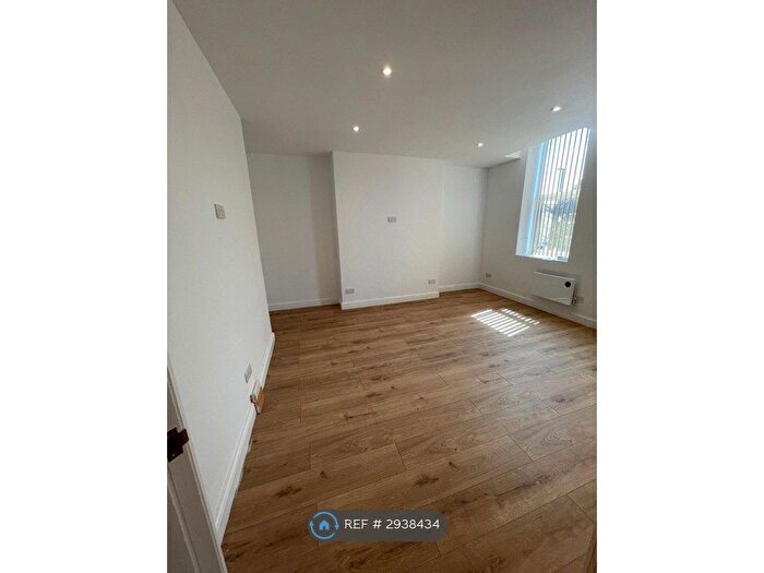 2 Bedroom Flat To Rent In Station St, Burton-On-Trent, DE14