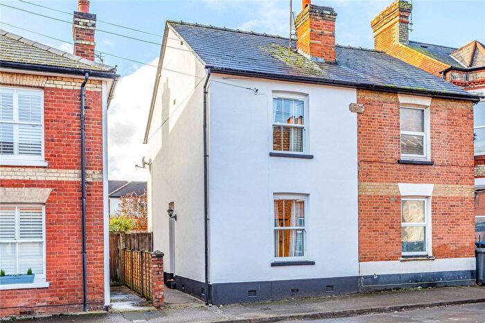 2 Bedroom Semi Detached House For Sale In Albert Road, Addlestone, Surrey, KT15