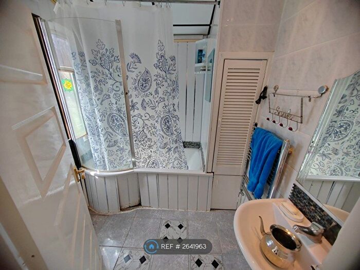 4 Bedroom Semi-Detached House To Rent In Boardman Road, Manchester, M8