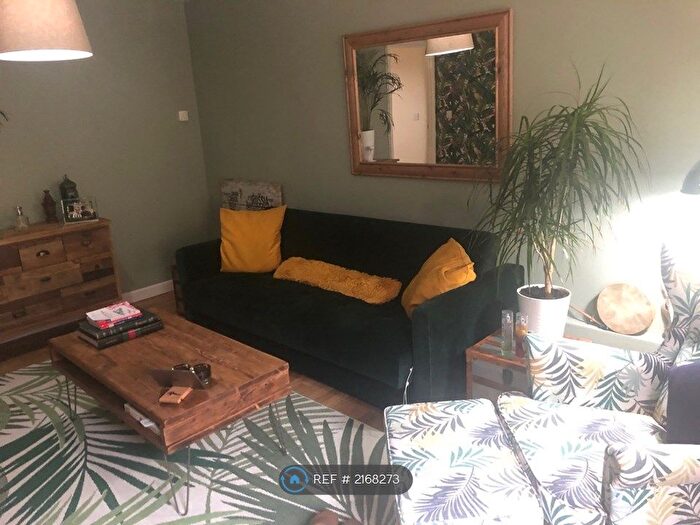 2 Bedroom Flat To Rent In Davies Building, Tredegar, NP22