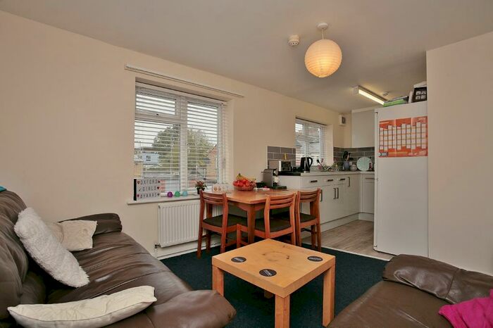 3 Bedroom Apartment To Rent In Cowley, Oxford, Oxfordshire, OX4