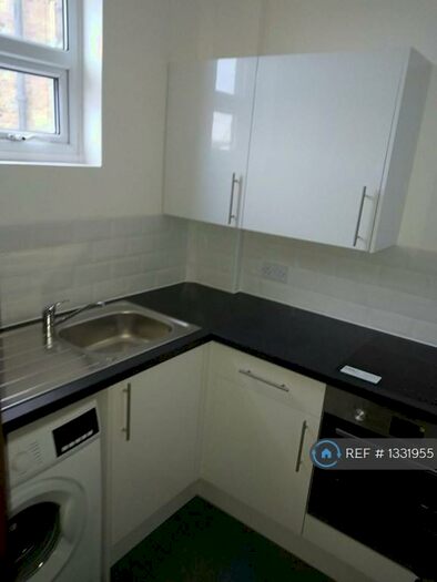 Studio To Rent In Palm Bay Avenue, Cliftonville, CT9