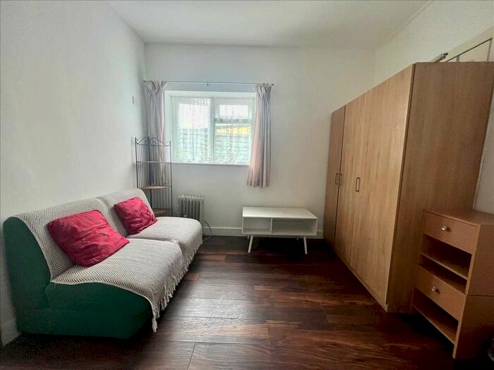 1 Bedroom Studio To Rent In Bryant Avenue, Stoke Poges, Slough, SL2