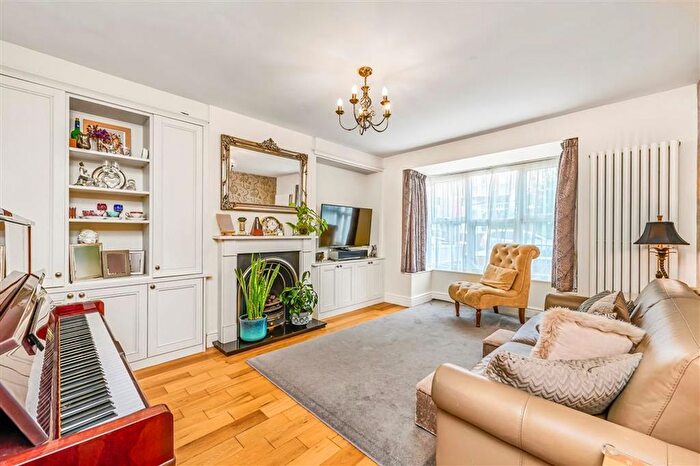 4 Bedroom Property For Sale In Swallowfield Road, Charlton, SE7