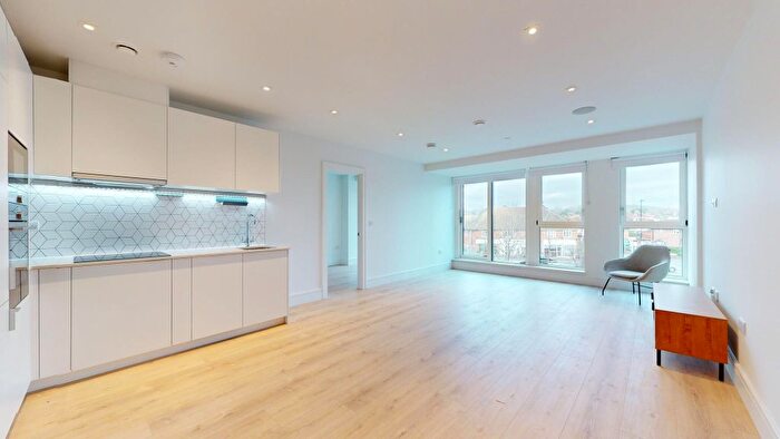 2 Bedroom Flat To Rent In Beverley Way, New Malden, SW20