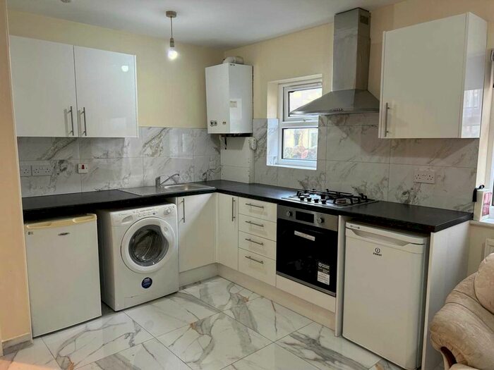 2 Bedroom Flat To Rent In Richmond Road, Cardiff, CF24
