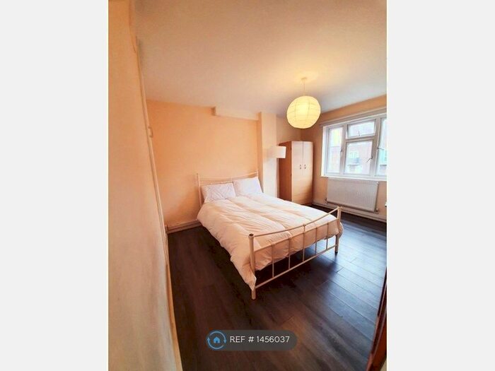 3 Bedroom Flat To Rent In Geffrye Court, London, N1