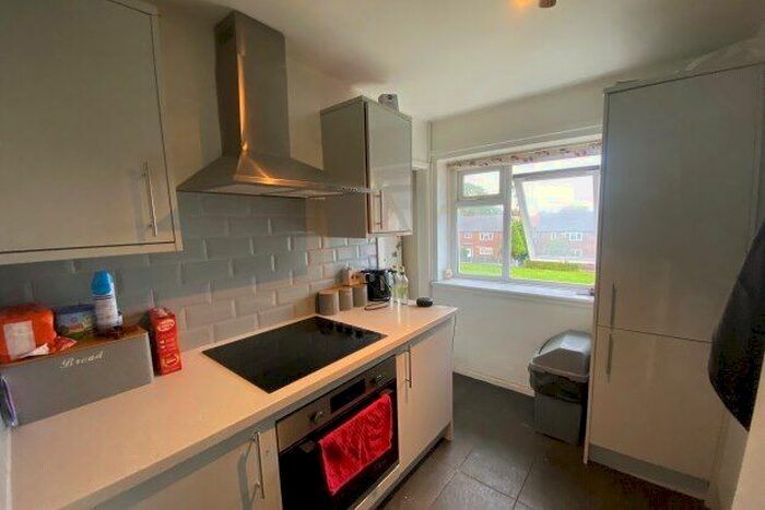 2 Bedroom Flat To Rent In Wythenshawe Road, Manchester, M23