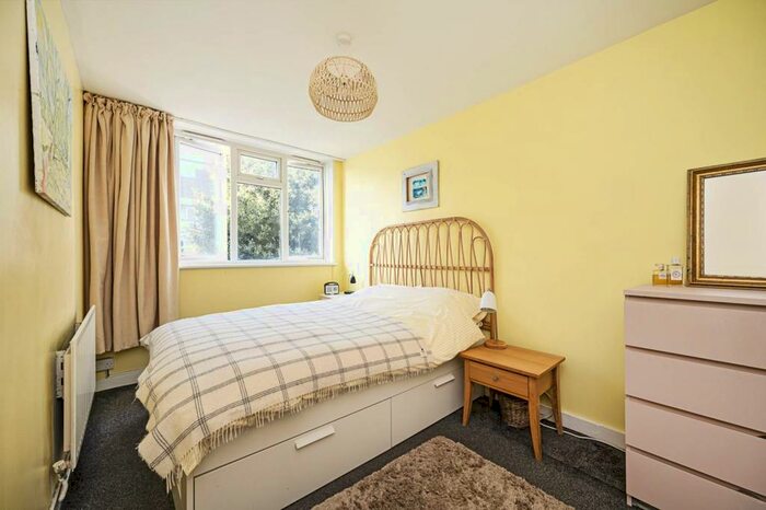 3 Bedroom Maisonette To Rent In Wick Road, Hackney, London, E9