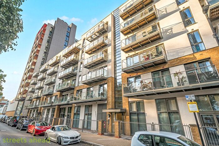2 Bedroom Flat To Rent In Gwynne Road, London, SW11