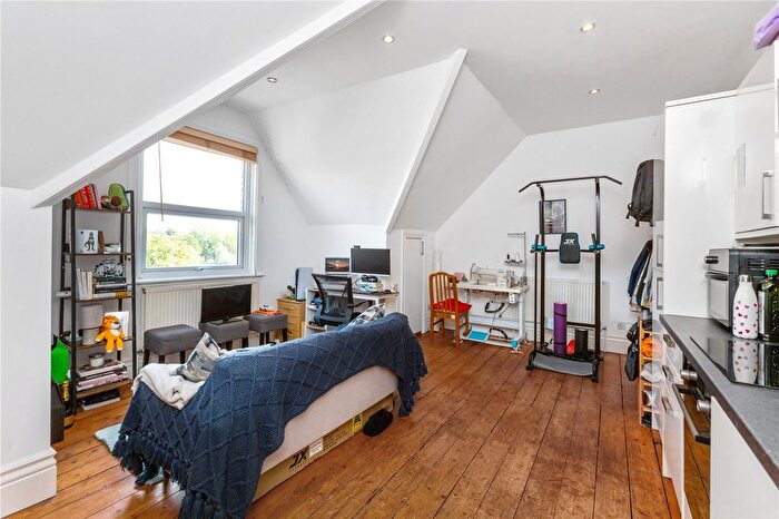 1 Bedroom Flat To Rent In Streatham High Road, London, SW16