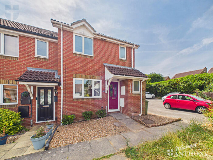 3 Bedroom Terraced House To Rent In Plough Close, Hawkslade, HP21